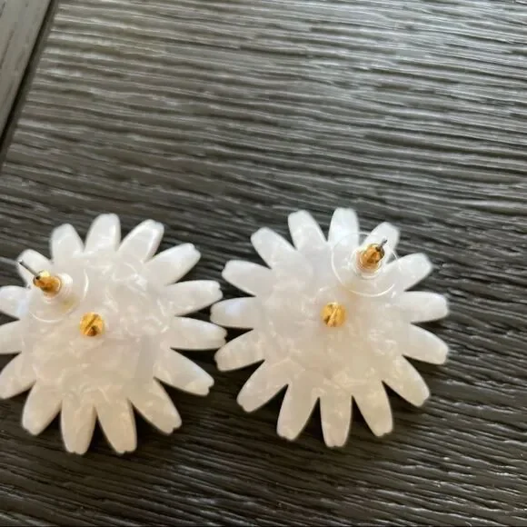 Lele Sadoughi mother pearl Daisy Button Ea…
